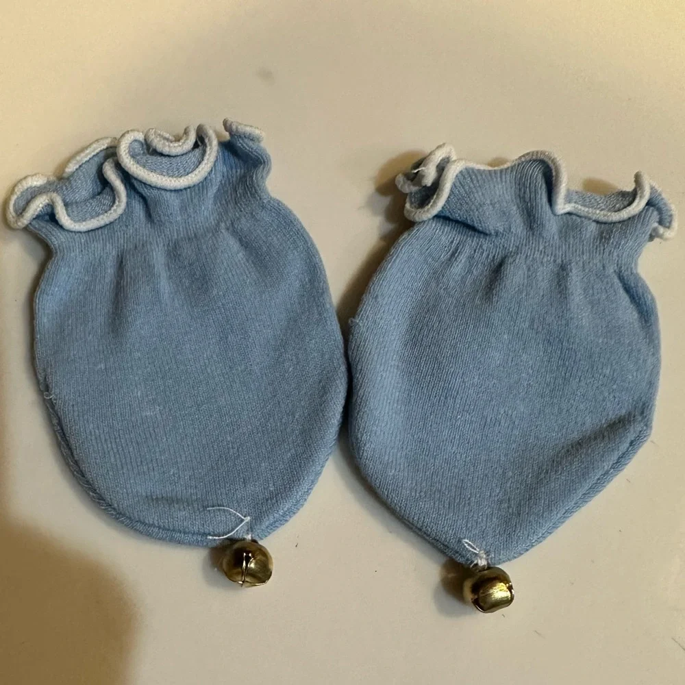 BABY SCRATCH MITTENS BELLS NEWBORN INFANT HOLLY APPLIQUÉ CHRISTMAS BLU YELO WTE